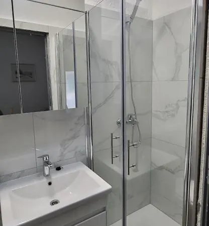 民宿 Soba Kolovrat Straza